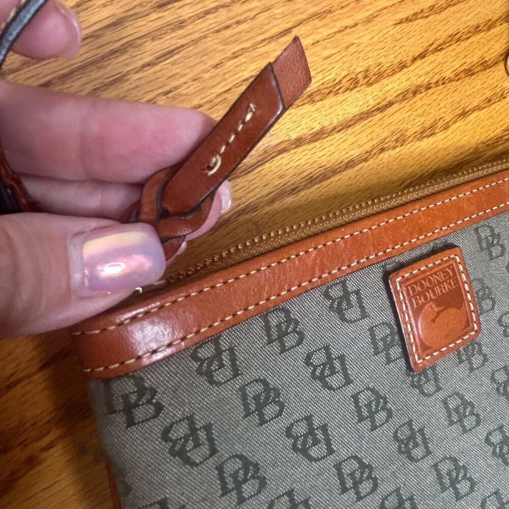 Dooney & Bourke Wallet Bag Width 9 inches Classic - Picture 2 of 6
